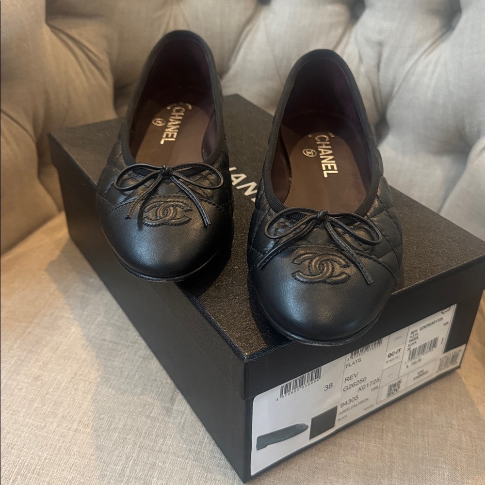 CHANEL Black Calfskin Flats